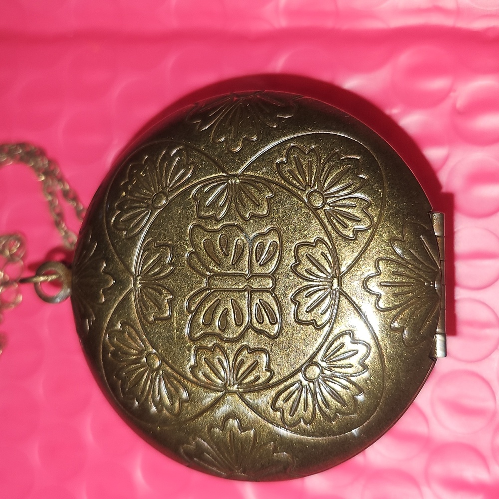 Unique Locket With Necklace with Rhinestone Flower - Picture 5 of 7